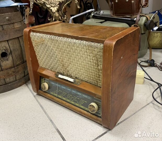 Советский винтажный радиоприемник Минск