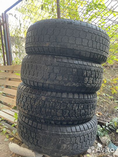 Goodyear 4x4 UG Ice Navi 275/75 R16