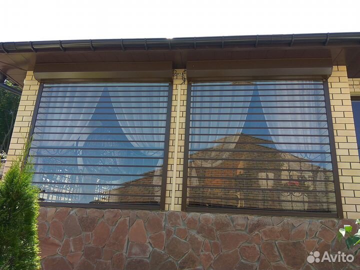 Прозрачные рольставни на окна, беседки, террасы