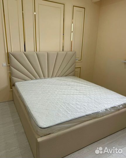 Кровать с изголовьем