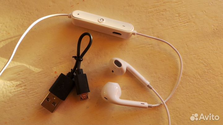 Беспроводные спортивные наушники с микрофоном