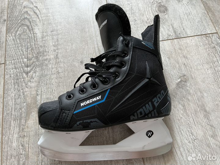 Коньки хоккейные