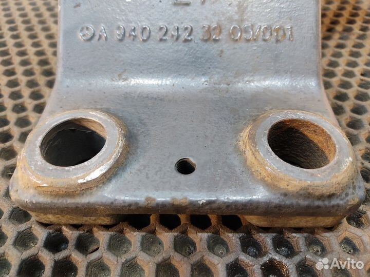 9402423205 Кронштейн опоры двигателя левый