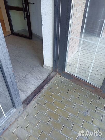 Дверь входная металлическая со стеклом