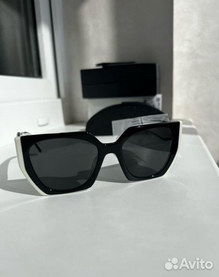 Солнцезащитные очки prada