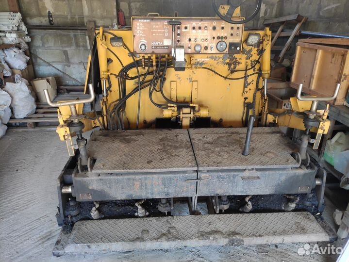 Асфальтобетоноукладчик Hanta F31C, 2000