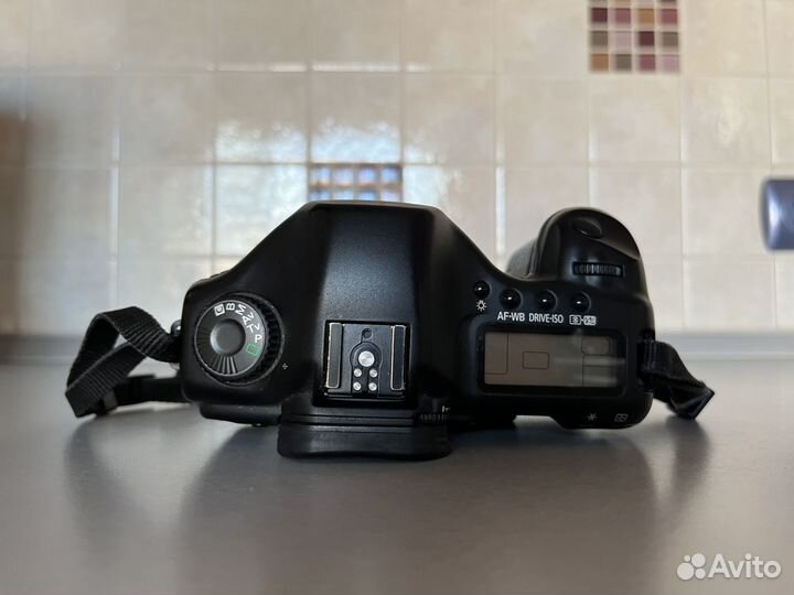 Зеркальный фотоаппарат Canon 5D