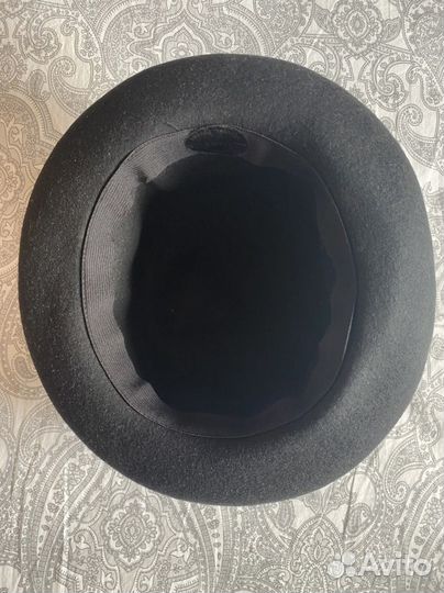 Фетровая женская шляпа с бархатной лентой