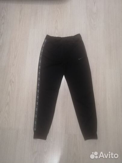 Спортивные штаны nike s