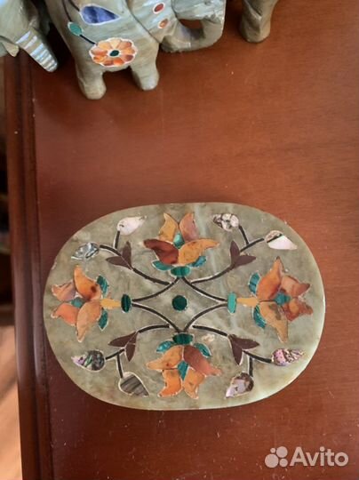 Шкатулка из камня нефрит