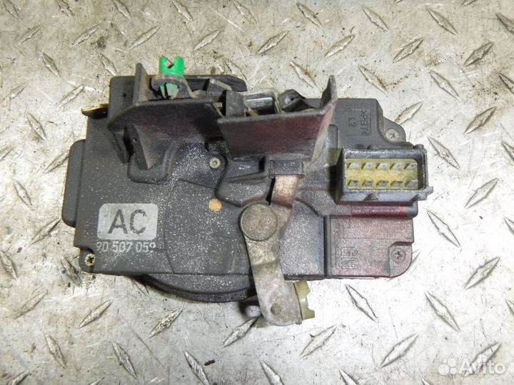 Замок двери передней левой Opel Vectra B