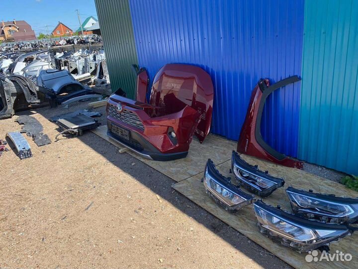 Передняя часть комплектомТойота Рав 4 50