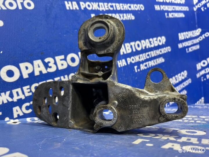 Кронштейн опоры двигателя Audi A6C5 седан AFB 1999