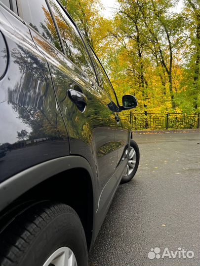 Volkswagen Tiguan, 2011