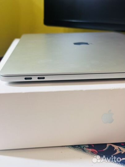 Macbook pro 16 inch 2019 1TB