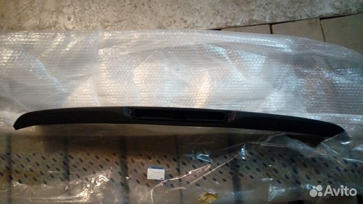 Штатный спойлер задней двери Форд Фокус 1501940