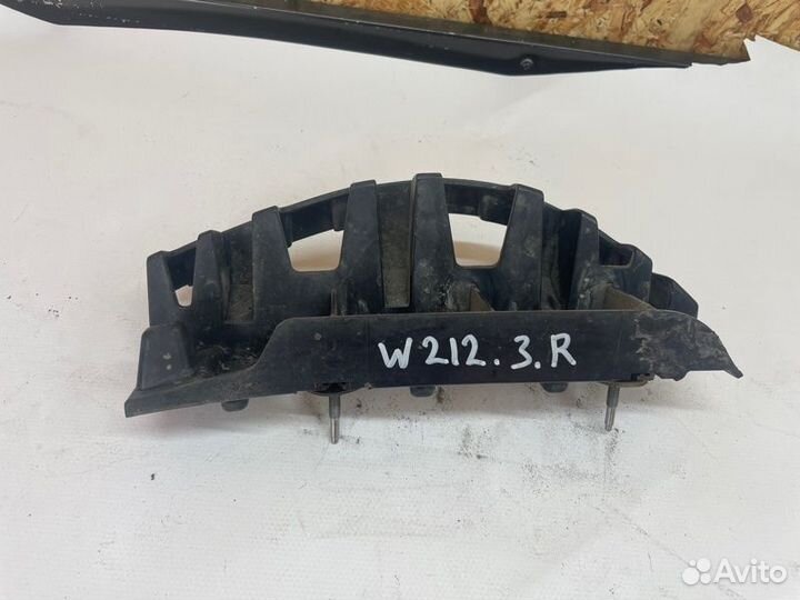 Кронштейн бампера задний правый Mercedes-Benz