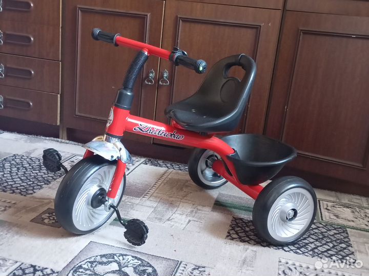 Трехколесный велосипед