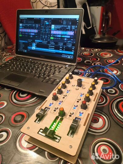 DJ контроллер Traktor (Traktorino)