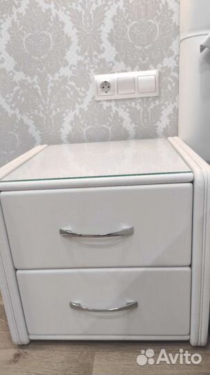 Две Тумбы прикроватные. Цвет белый