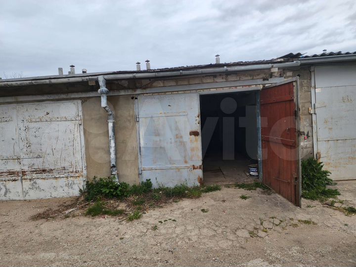 Гараж, > 30 м²