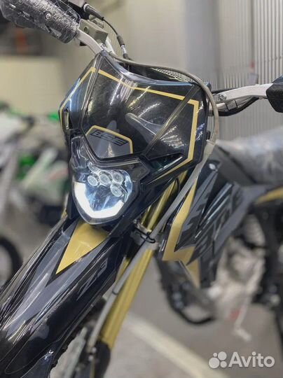 Мотоцикл кроссовый BSE Z3 2.0 21/18 Gold Black