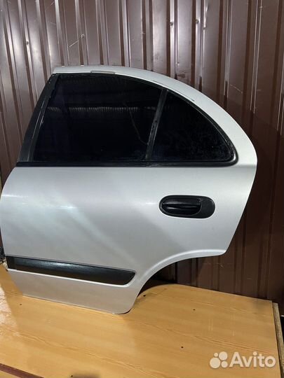 Задняя левая дверь на ниссан альмера н16