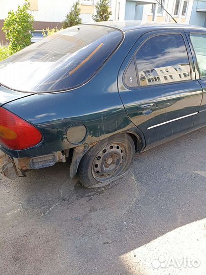 Ford Mondeo 2.0 МТ, 1998, битый, 200 000 км