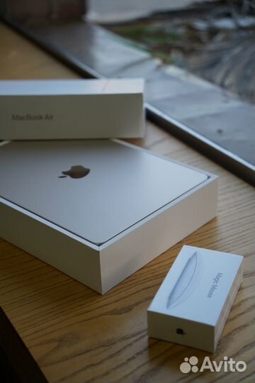 Macbook Air 13 8/256GB M3 chip