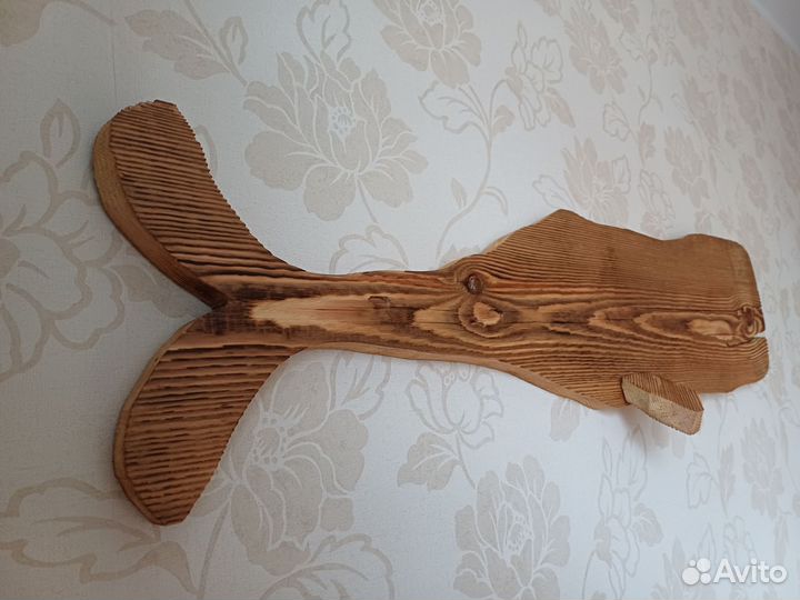 Кит из амбарной доски