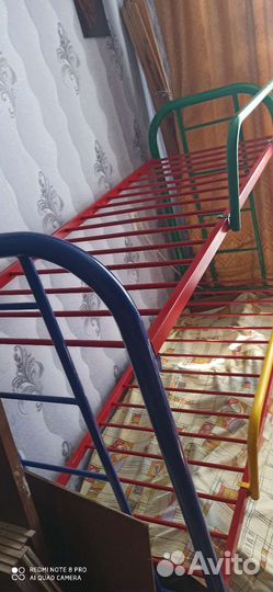 Двухъярусная кровать