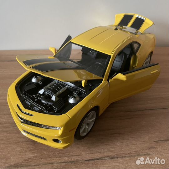 Модель автомобиля Chevrolet Camaro SS 1:18 Maisto