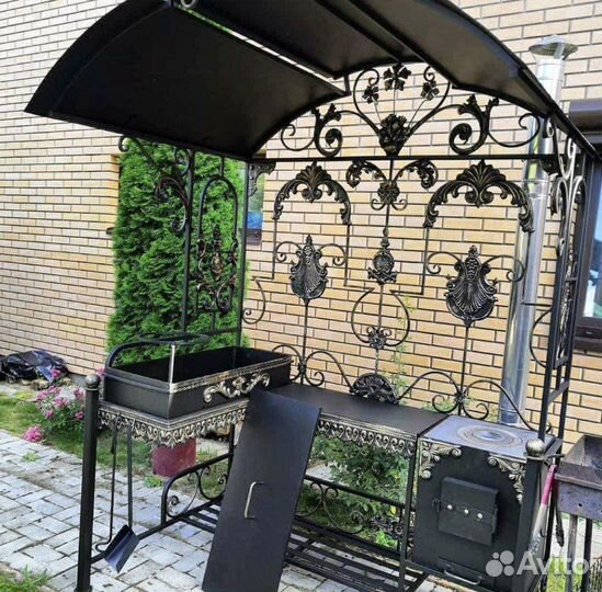 Мангал с крышей