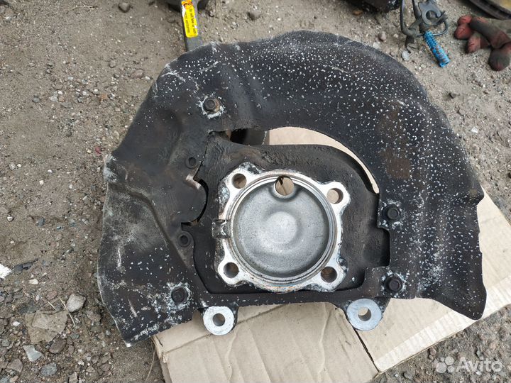 Передний левый поворотный кулак цапфа BMW E60 E61