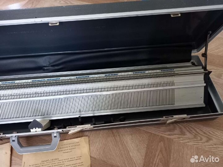 Вязальная машинка двухфонтурная