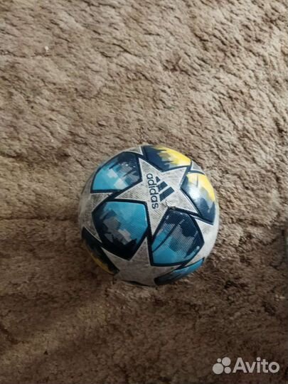 Футбольный мяч adidas лига чемпионов