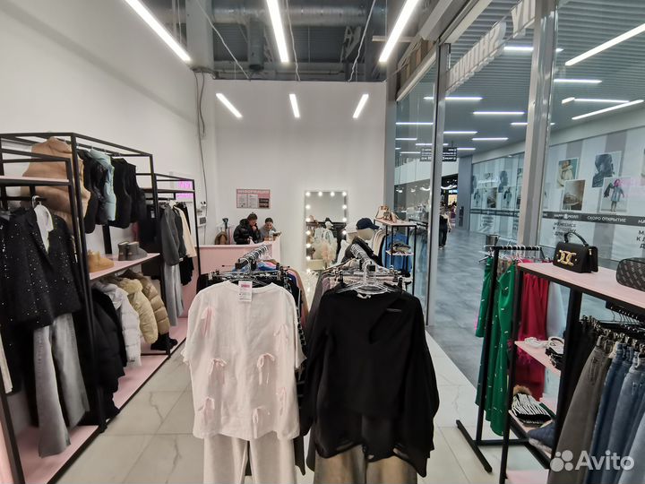 Шоурум в ТЦ, магазин одежды. Готовый бизнес