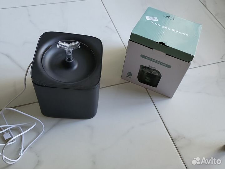 Питьевой фонтан/поилка для котов