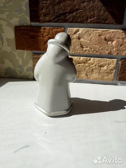 Фарфоровая статуэтка якутка С оленем