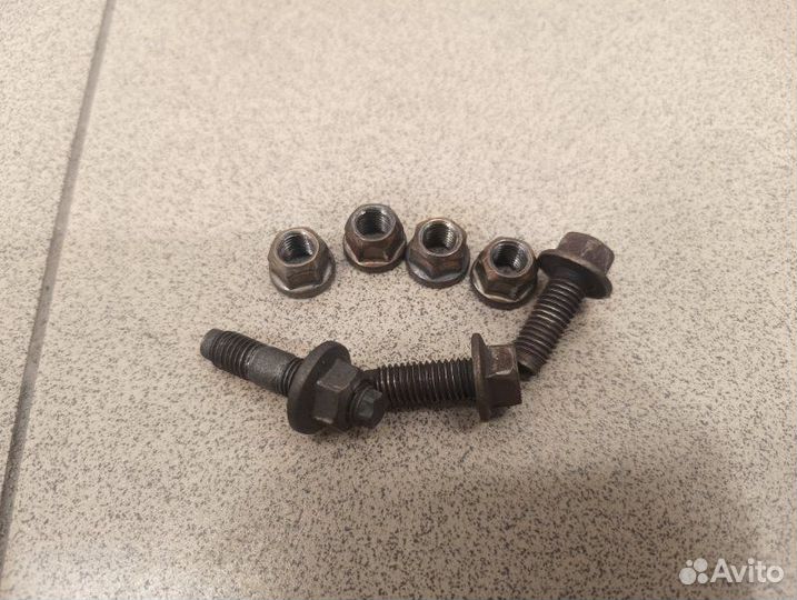 Крепёж турбины Nissan Juke F15 MR16DDT 2011