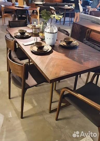 Дизайнерские столы для интерьера