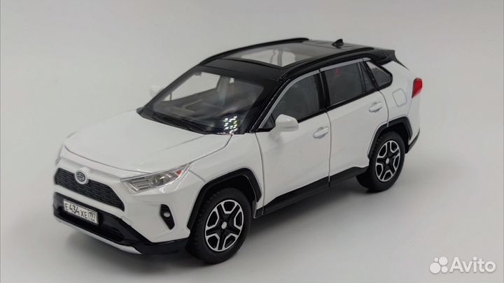 Машинка металлическая Toyota Rav4