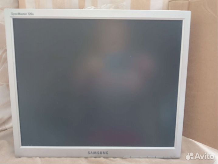Монитор Samsung 720N на подствке