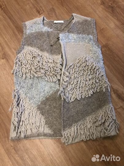 Жилетка женская вязаная