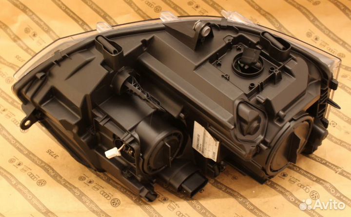 Фара левая caravelle T5 09-15 BI-xenon