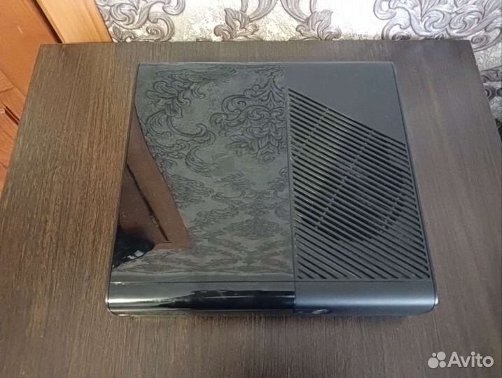 Игровая приставка Xbox 360