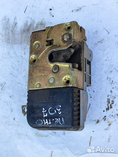 Замок двери Peugeot 307