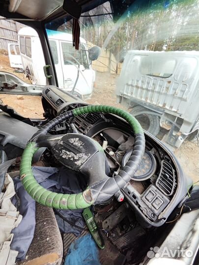 Кабина Исузу Форвард по запчастям