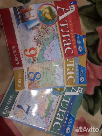 Учебники, много, листаем