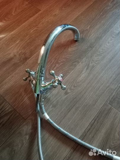 2 новых шланга для воды. Смеситель бу